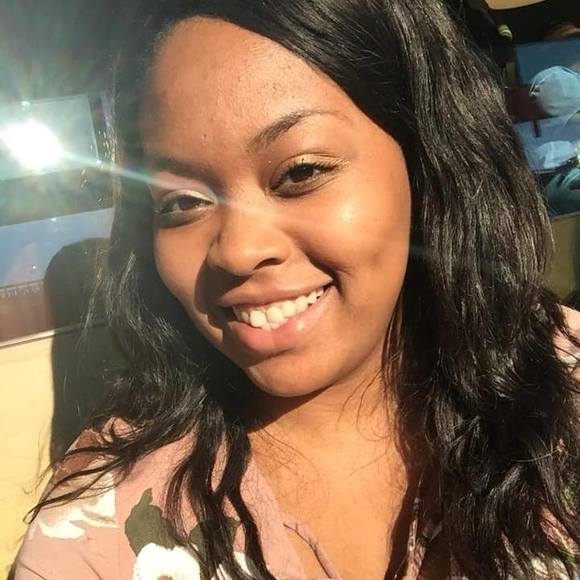 Meet your Posher, Sellecca - Picture 1 of 1